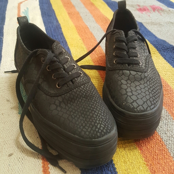 *SOLD* Black platform sneakers Divided H&M scales - Picture 5 of 9